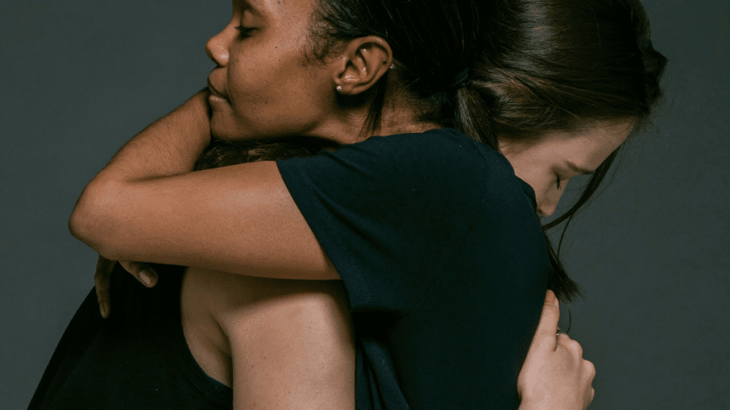 Conexões que curam: como os laços sociais influenciam sua felicidade
