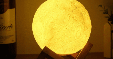 Essa luminária 3D parece vinda da lua — veja como ela transforma qualquer ambiente